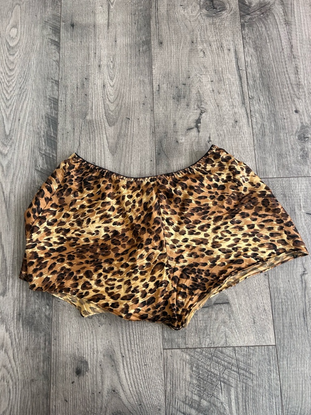 Athene Cheetah Print 100% Silk Pajamas Tank & Shorts Set Size Small - Picture 9 of 9